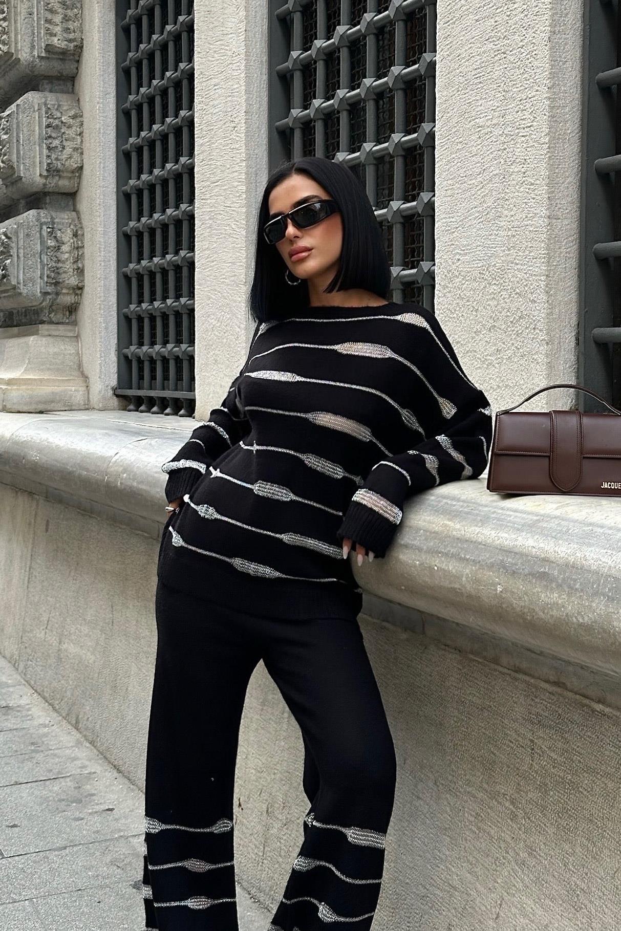 Ellery Simli Triko Takım – Parlak Detaylı İki Parça Kazak ve Pantolon Takım – Kahverengi
