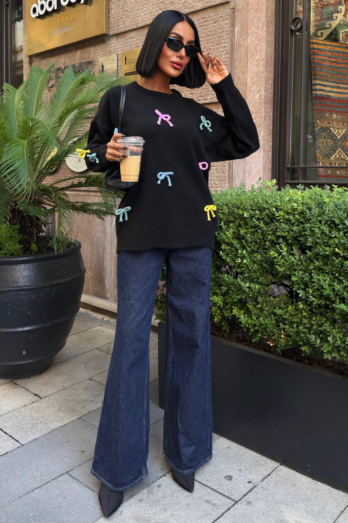 Renkli Fiyonk Detaylı Oversize Triko Kazak – Günlük Şıklığın En Tatlı Hali 🎀 – Siyah