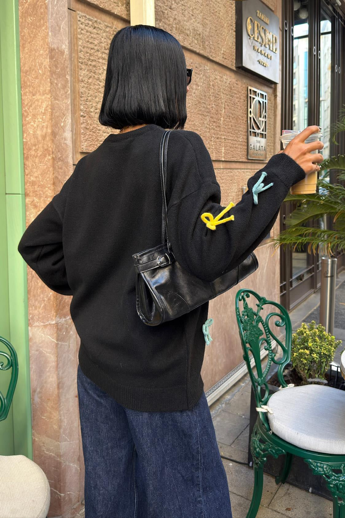 Renkli Fiyonk Detaylı Oversize Triko Kazak – Günlük Şıklığın En Tatlı Hali 🎀 – Siyah