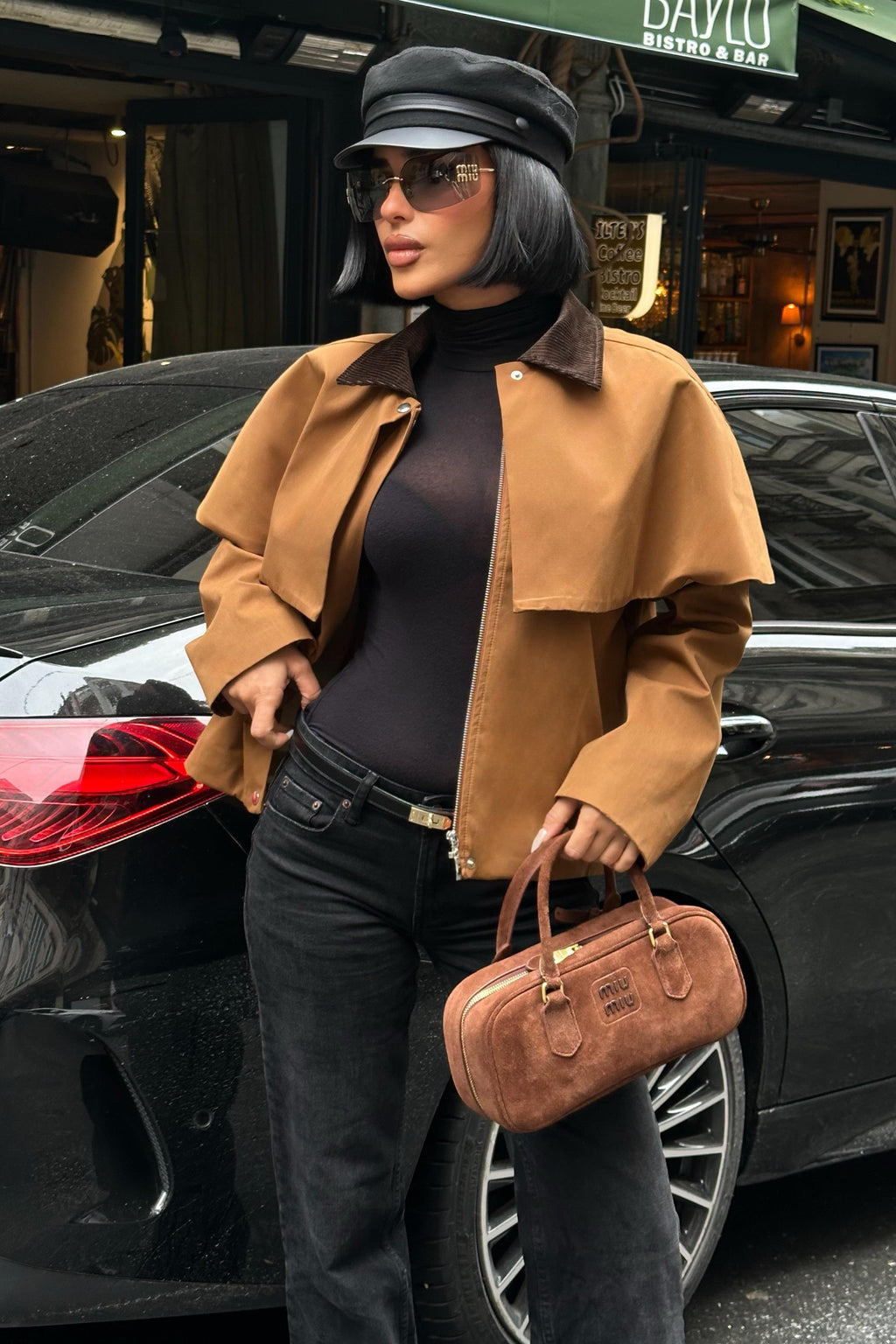 Trençkot Stil Pelerinli Ceket – Kadife Yaka Detaylı Kısa Mont – Lacivert