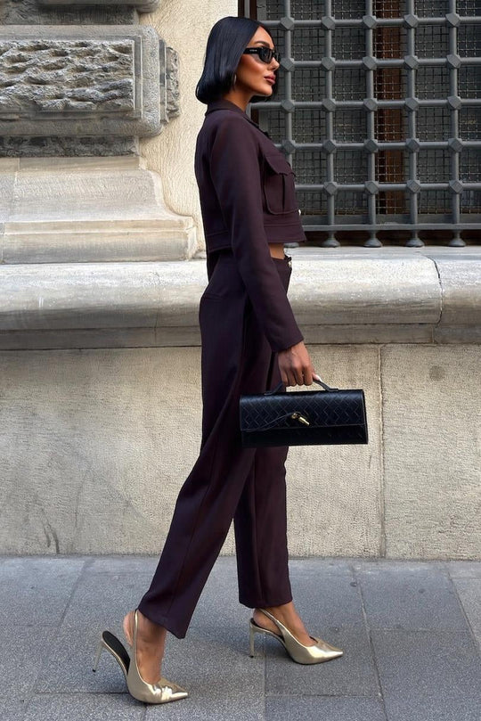 Blazer ve Pantolon Takımı – Kadınlar İçin Modern İş Kıyafeti – Bordo