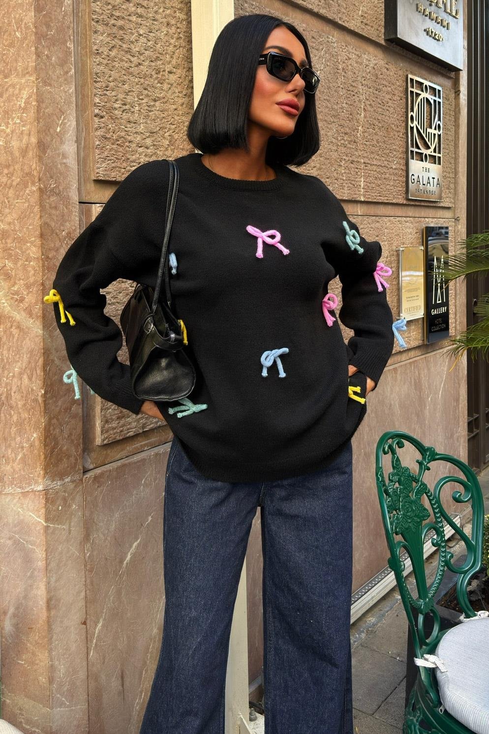 Renkli Fiyonk Detaylı Oversize Triko Kazak – Günlük Şıklığın En Tatlı Hali 🎀 – Beyaz