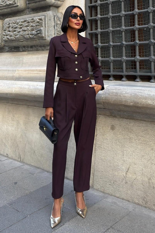Blazer ve Pantolon Takımı – Kadınlar İçin Modern İş Kıyafeti – Bordo