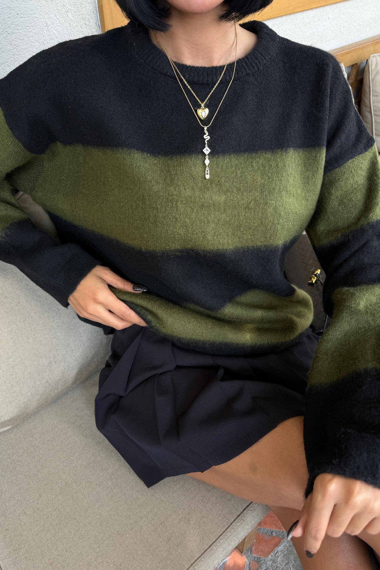 Çizgili Yumoş Triko Kazak – Günlük Şıklığın En Rahat Hali 🖤🤍 – Yeşil